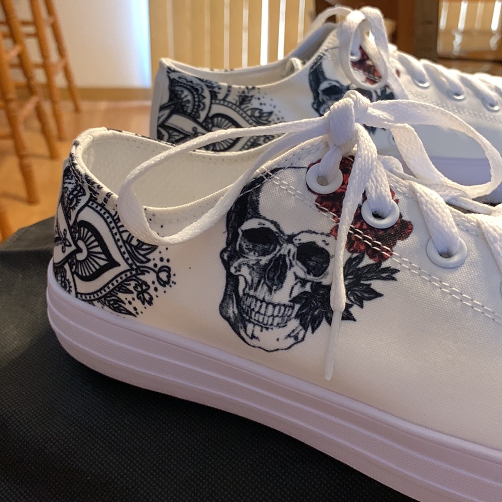 BRAND NEW RAAD Women’s Low Tops, White With Skull Mandala, Red Flowers.Size10.5